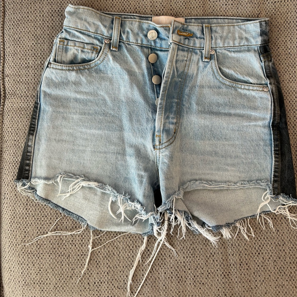 Revice cut off shorts
